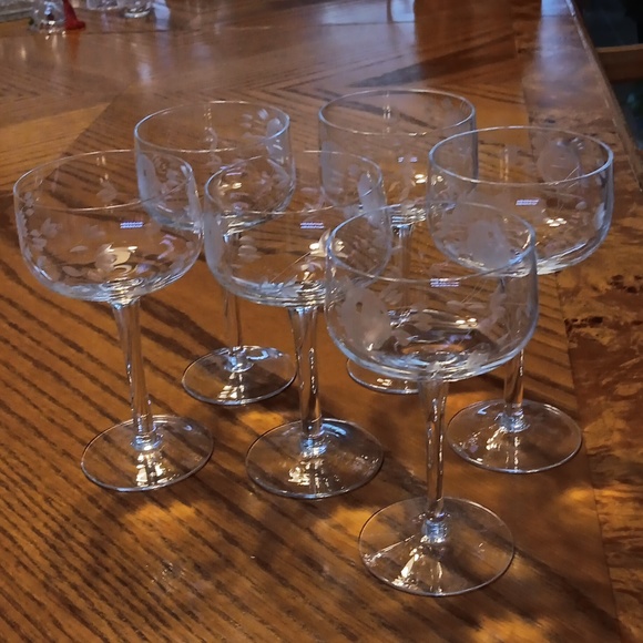 Etched rose champagne glasses set of 6. - Picture 2 of 2